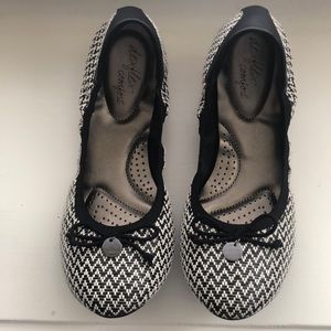 Dex flex comfort black and white flats
